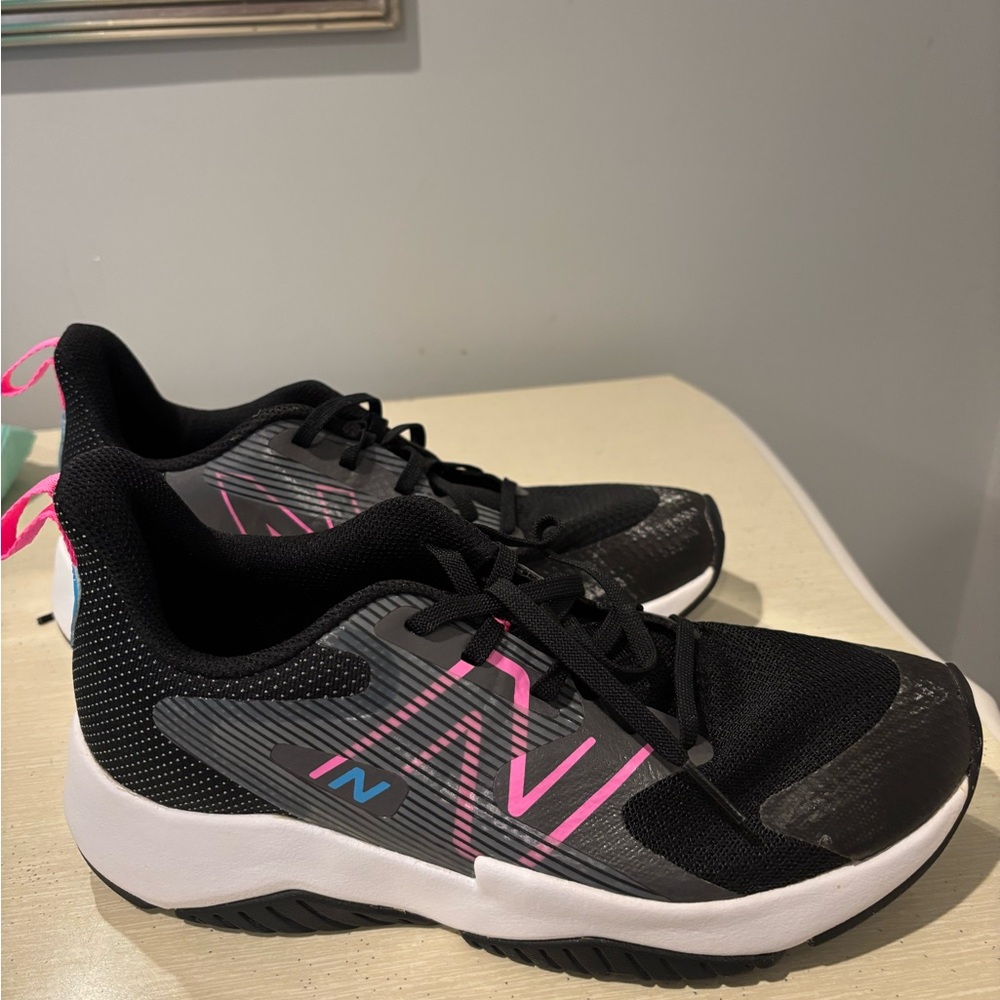 New Balance Women's Black and Pink Athletic Shoes